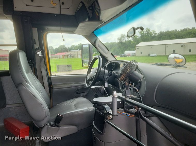 image for item DR4887 2003 Thomas E450 Super Duty  school bus