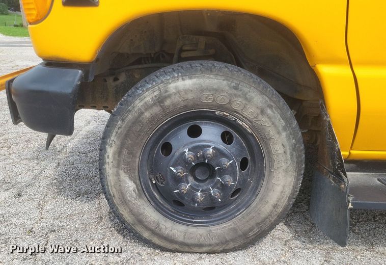 image for item DR4887 2003 Thomas E450 Super Duty  school bus