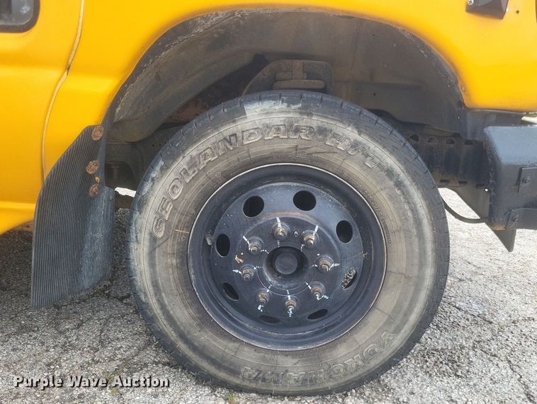 image for item DR4887 2003 Thomas E450 Super Duty  school bus