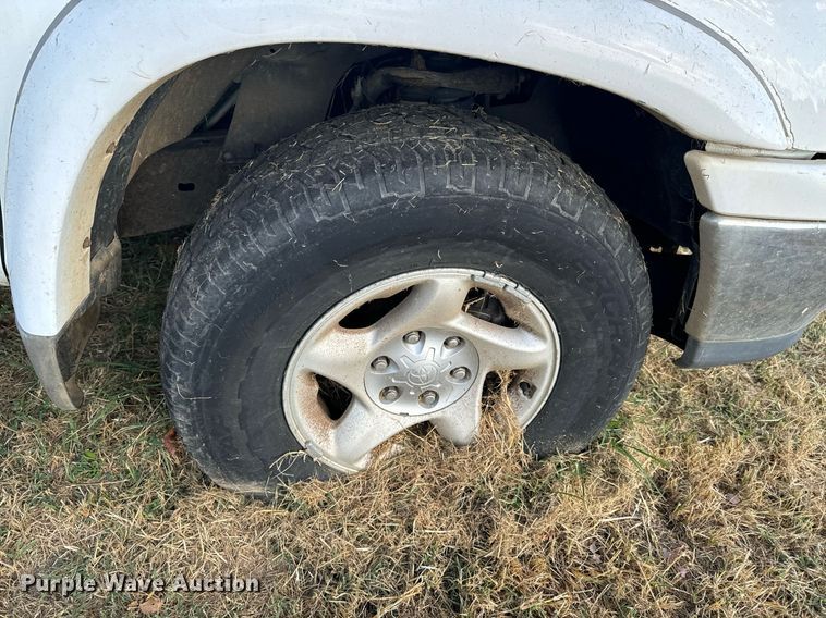 image for item DU9492 2002 Toyota Tundra Access Cab pickup truck