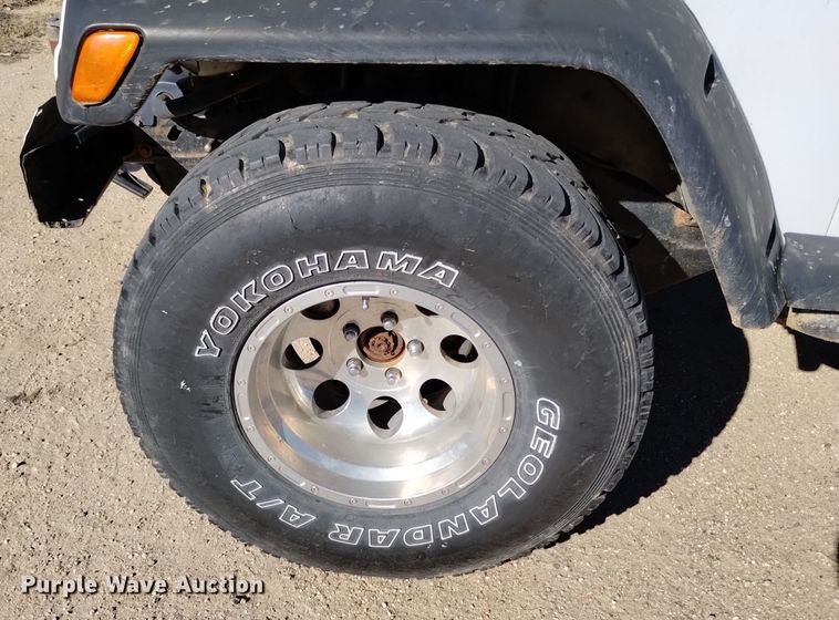 image for item DV6547 1997 Jeep Wrangler Sport SUV