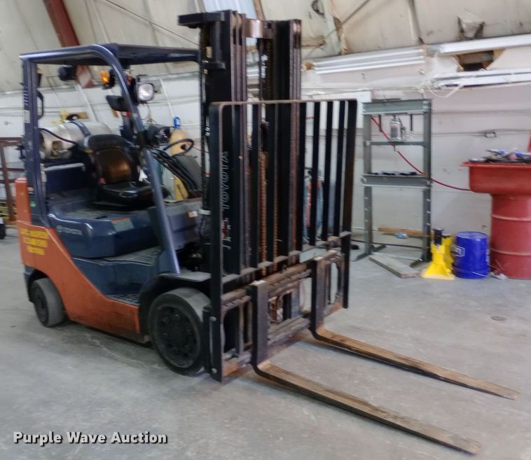 image for item DW0806 Toyota 8FGCU25 forklift