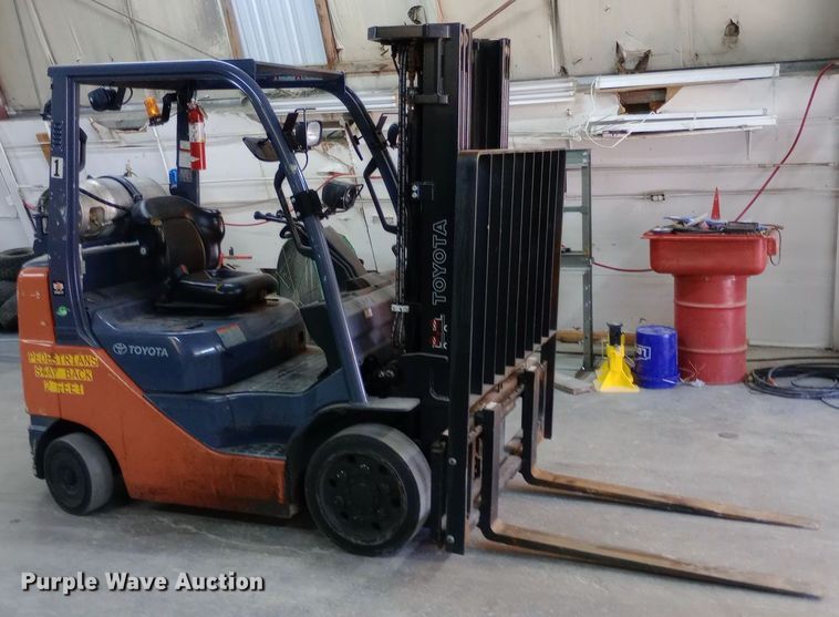 image for item DW0806 Toyota 8FGCU25 forklift