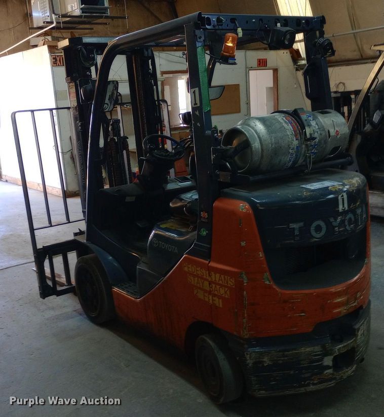 image for item DW0806 Toyota 8FGCU25 forklift