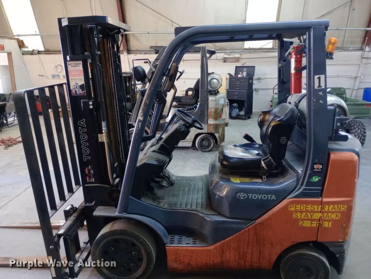 image for item DW0806 Toyota 8FGCU25 forklift