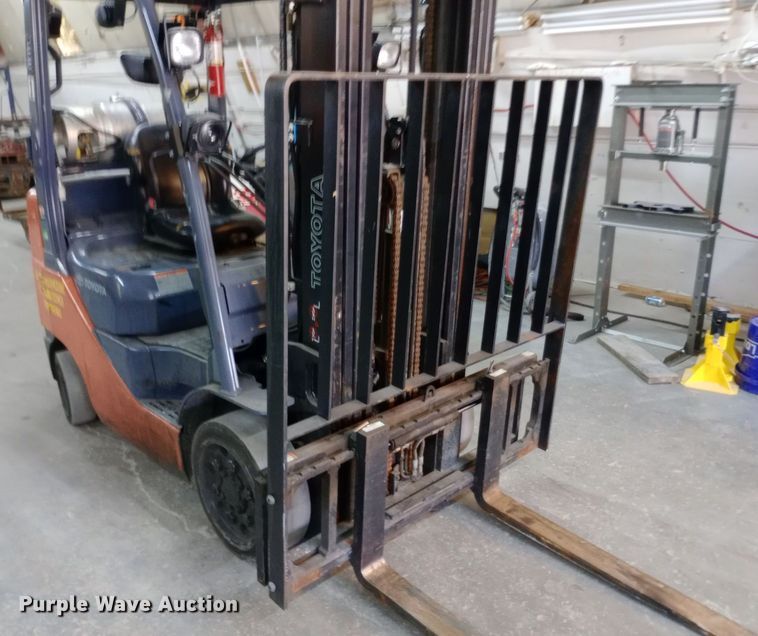 image for item DW0806 Toyota 8FGCU25 forklift