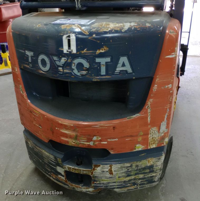 image for item DW0806 Toyota 8FGCU25 forklift