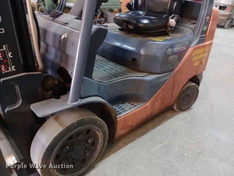 image for item DW0806 Toyota 8FGCU25 forklift