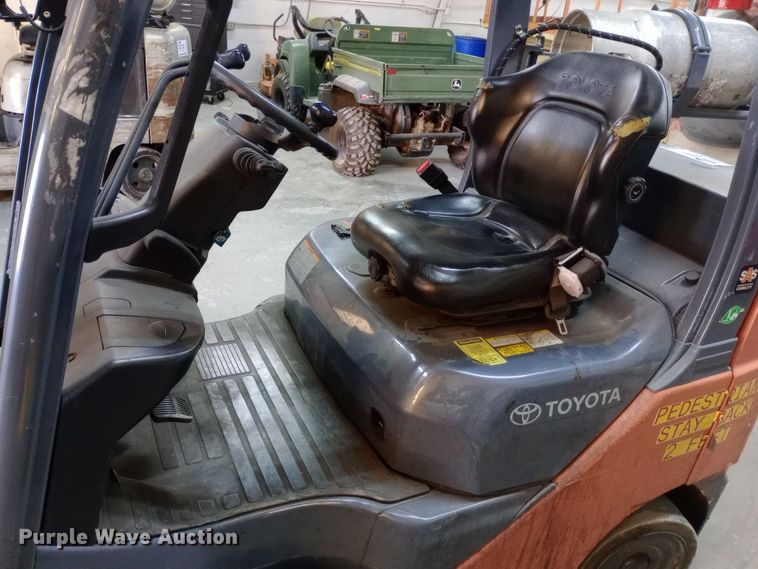 image for item DW0806 Toyota 8FGCU25 forklift