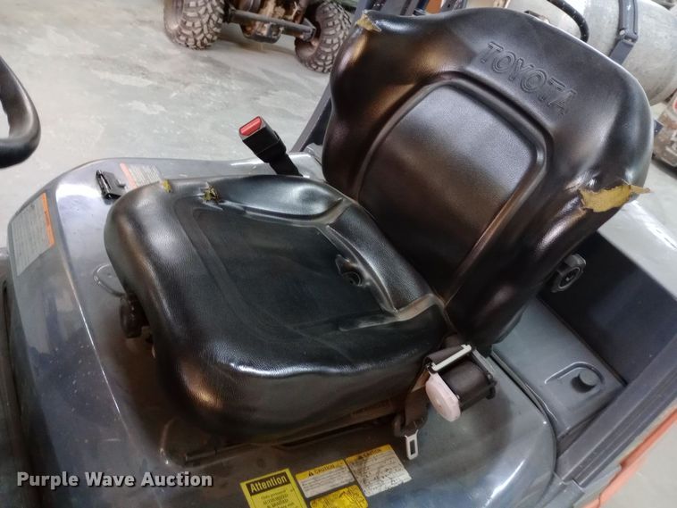 image for item DW0806 Toyota 8FGCU25 forklift