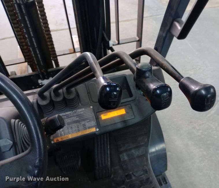image for item DW0806 Toyota 8FGCU25 forklift