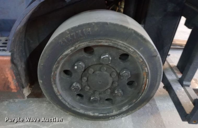 image for item DW0806 Toyota 8FGCU25 forklift