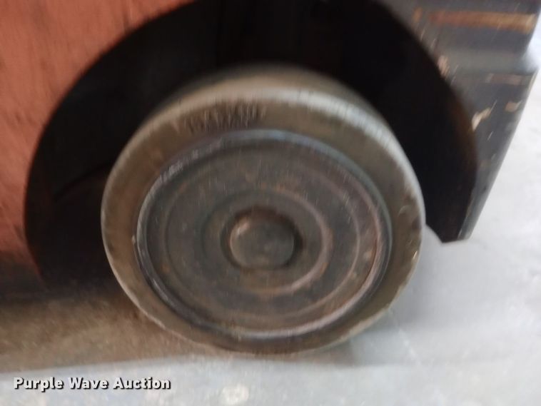 image for item DW0806 Toyota 8FGCU25 forklift