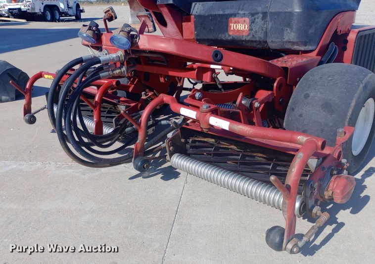 image for item DW0815 Toro  Greenmaster 3250D reel mower