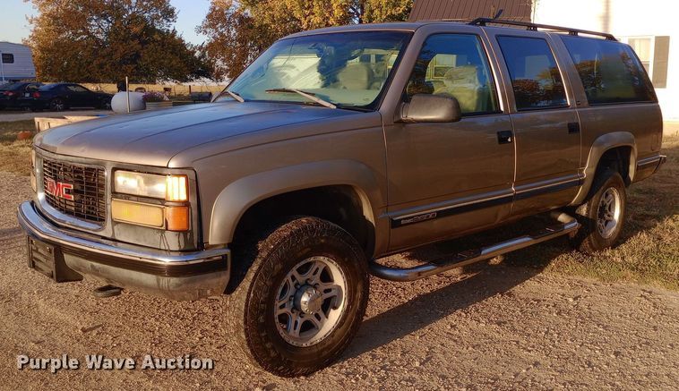 image for item DW0834 1998 GMC Suburban 2500  SUV