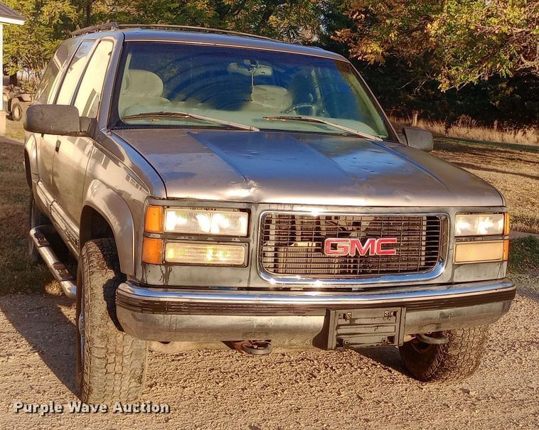 image for item DW0834 1998 GMC Suburban 2500  SUV