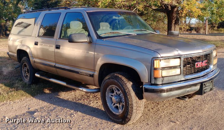 image for item DW0834 1998 GMC Suburban 2500  SUV