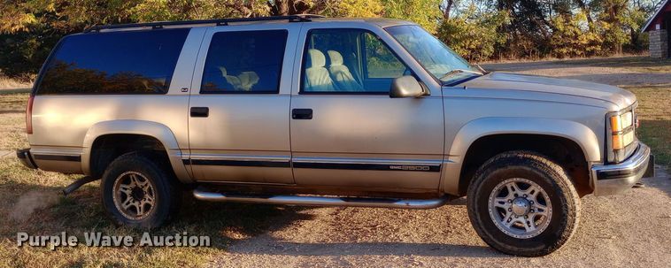 image for item DW0834 1998 GMC Suburban 2500  SUV