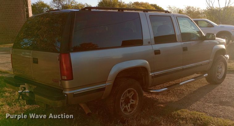 image for item DW0834 1998 GMC Suburban 2500  SUV