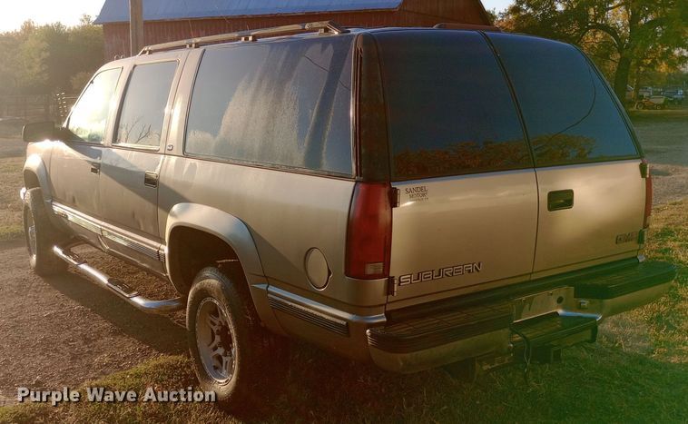 image for item DW0834 1998 GMC Suburban 2500  SUV