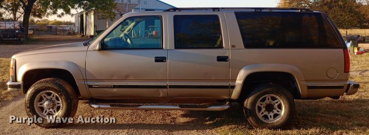 image for item DW0834 1998 GMC Suburban 2500  SUV