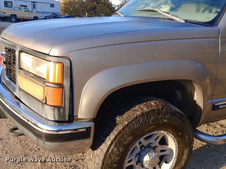 image for item DW0834 1998 GMC Suburban 2500  SUV