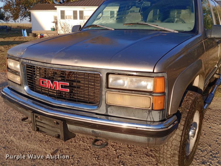 image for item DW0834 1998 GMC Suburban 2500  SUV