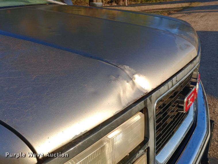 image for item DW0834 1998 GMC Suburban 2500  SUV