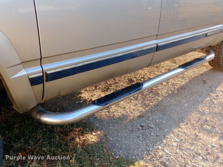 image for item DW0834 1998 GMC Suburban 2500  SUV