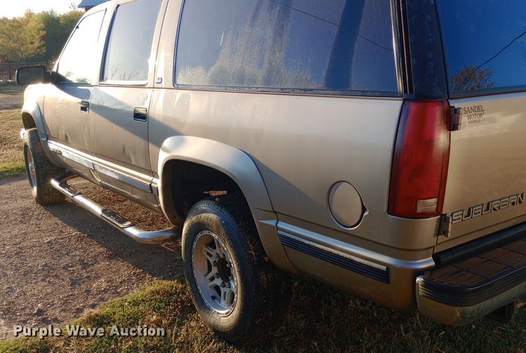 image for item DW0834 1998 GMC Suburban 2500  SUV