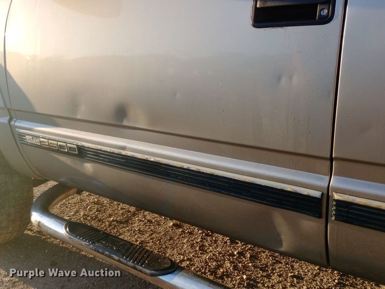 image for item DW0834 1998 GMC Suburban 2500  SUV