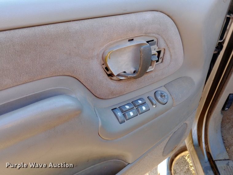 image for item DW0834 1998 GMC Suburban 2500  SUV