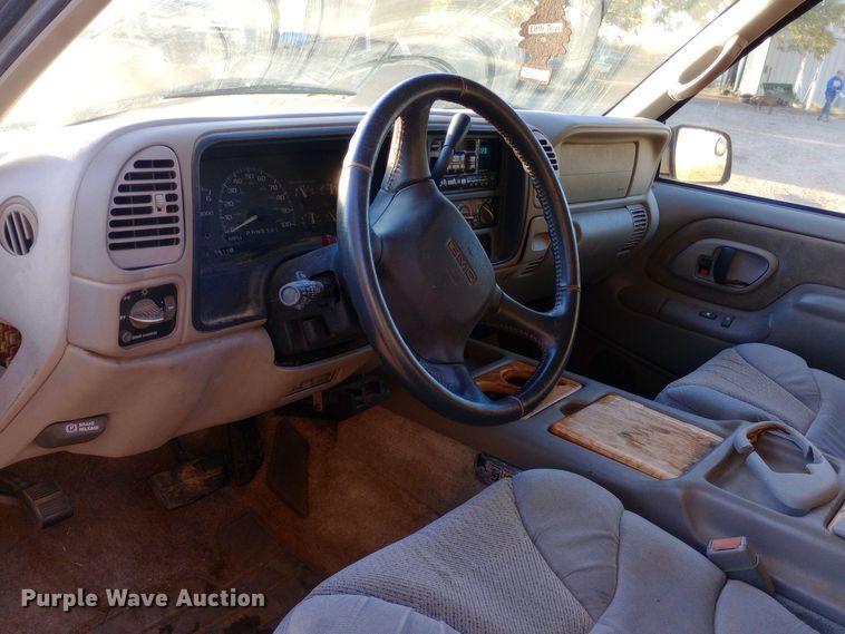 image for item DW0834 1998 GMC Suburban 2500  SUV