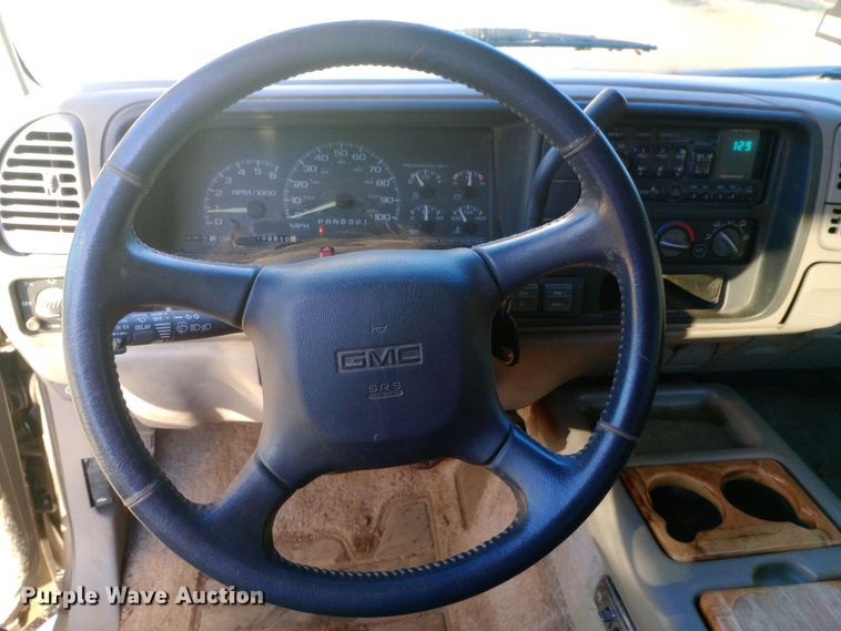 image for item DW0834 1998 GMC Suburban 2500  SUV