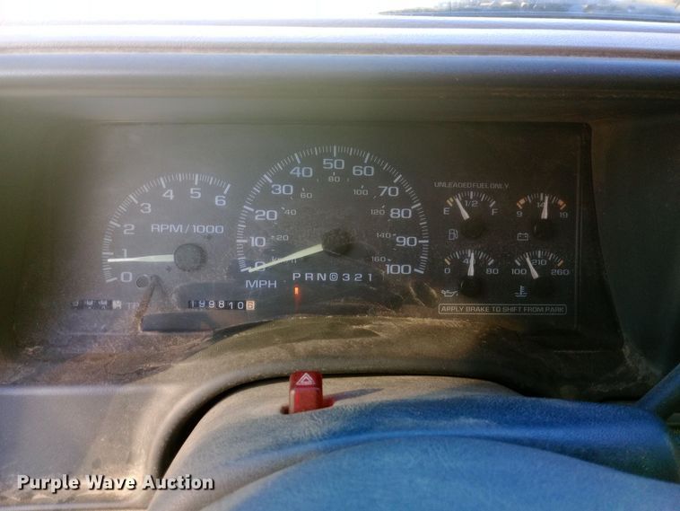 image for item DW0834 1998 GMC Suburban 2500  SUV