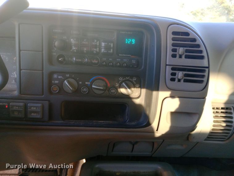 image for item DW0834 1998 GMC Suburban 2500  SUV