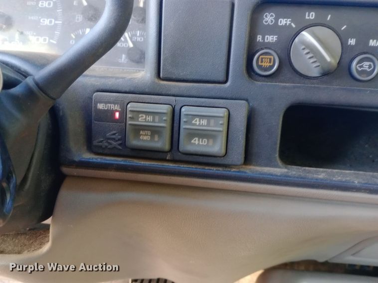 image for item DW0834 1998 GMC Suburban 2500  SUV