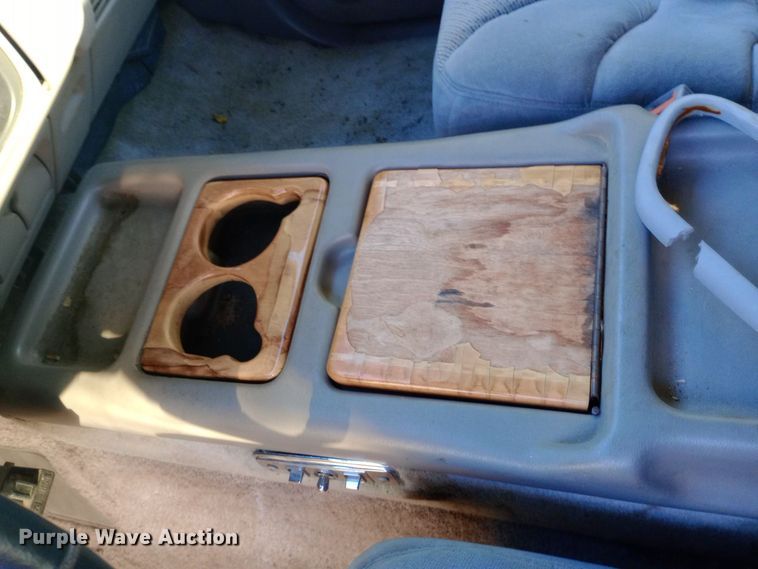 image for item DW0834 1998 GMC Suburban 2500  SUV