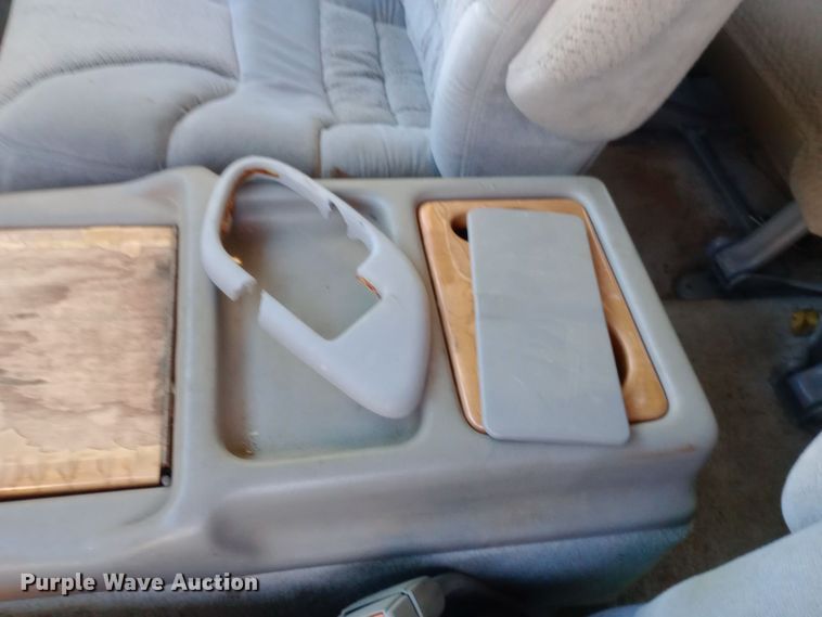 image for item DW0834 1998 GMC Suburban 2500  SUV