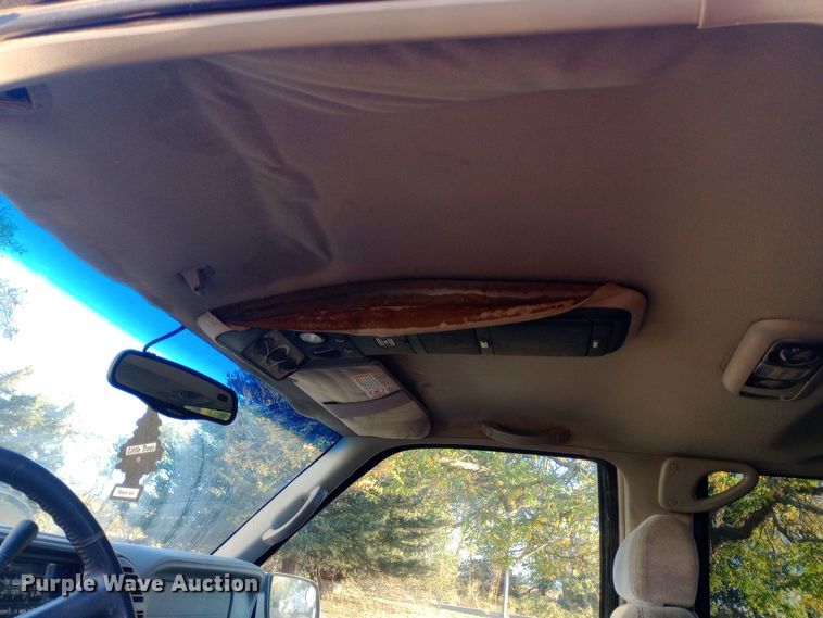 image for item DW0834 1998 GMC Suburban 2500  SUV