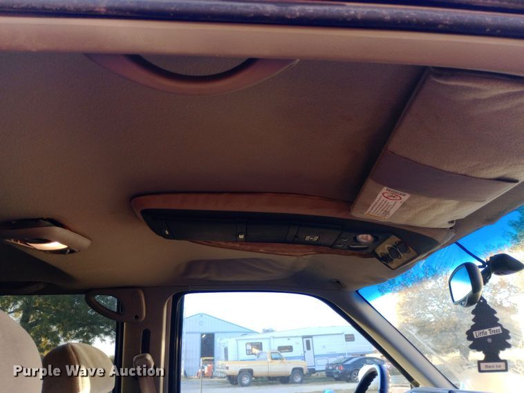 image for item DW0834 1998 GMC Suburban 2500  SUV