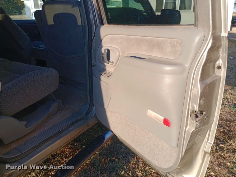 image for item DW0834 1998 GMC Suburban 2500  SUV