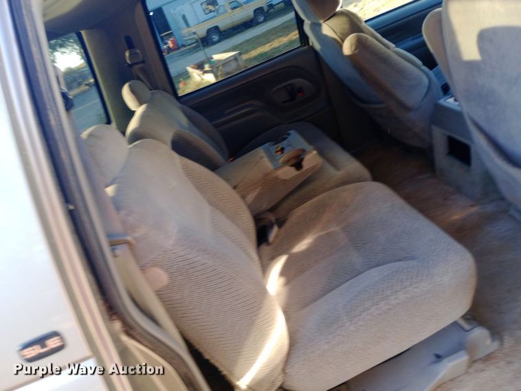 image for item DW0834 1998 GMC Suburban 2500  SUV
