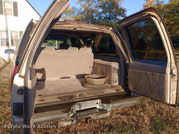 image for item DW0834 1998 GMC Suburban 2500  SUV