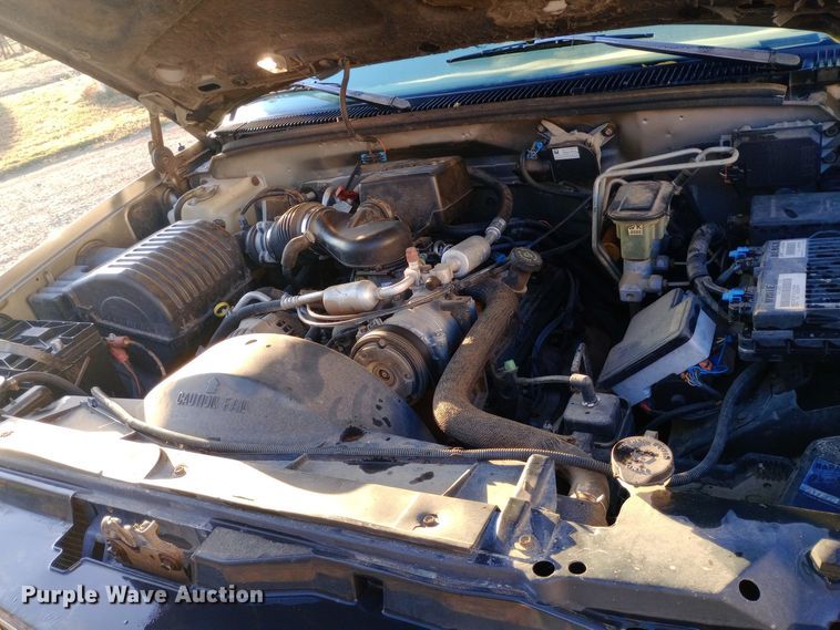 image for item DW0834 1998 GMC Suburban 2500  SUV