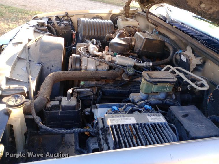 image for item DW0834 1998 GMC Suburban 2500  SUV