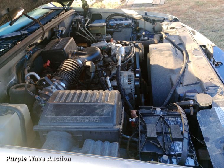 image for item DW0834 1998 GMC Suburban 2500  SUV