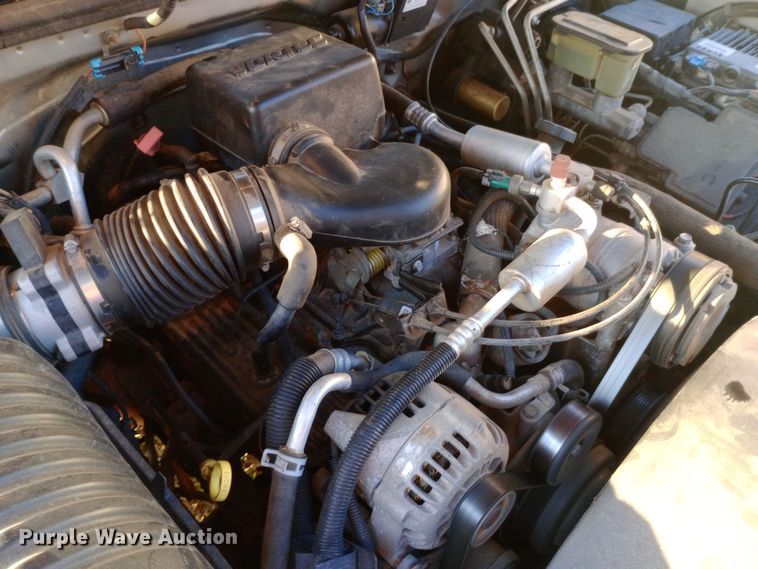 image for item DW0834 1998 GMC Suburban 2500  SUV