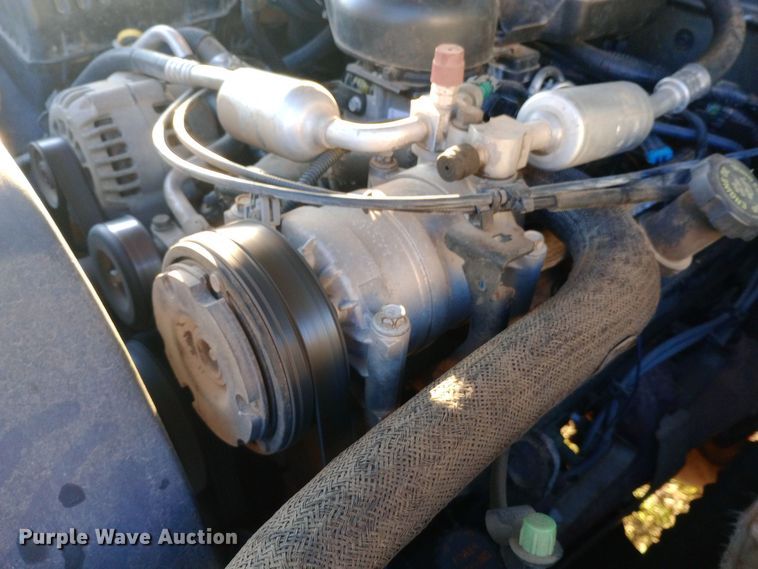 image for item DW0834 1998 GMC Suburban 2500  SUV