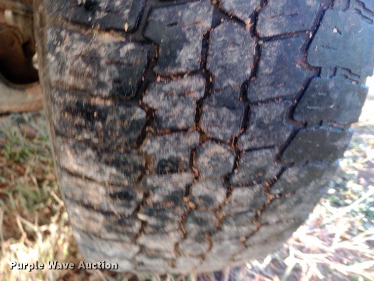 image for item DW0834 1998 GMC Suburban 2500  SUV